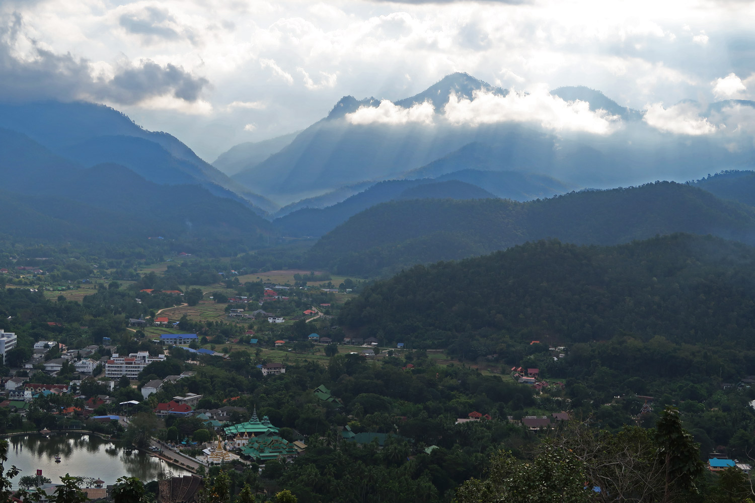 Mae Hong Son nach Pai - der Blick über Mae Hong Son