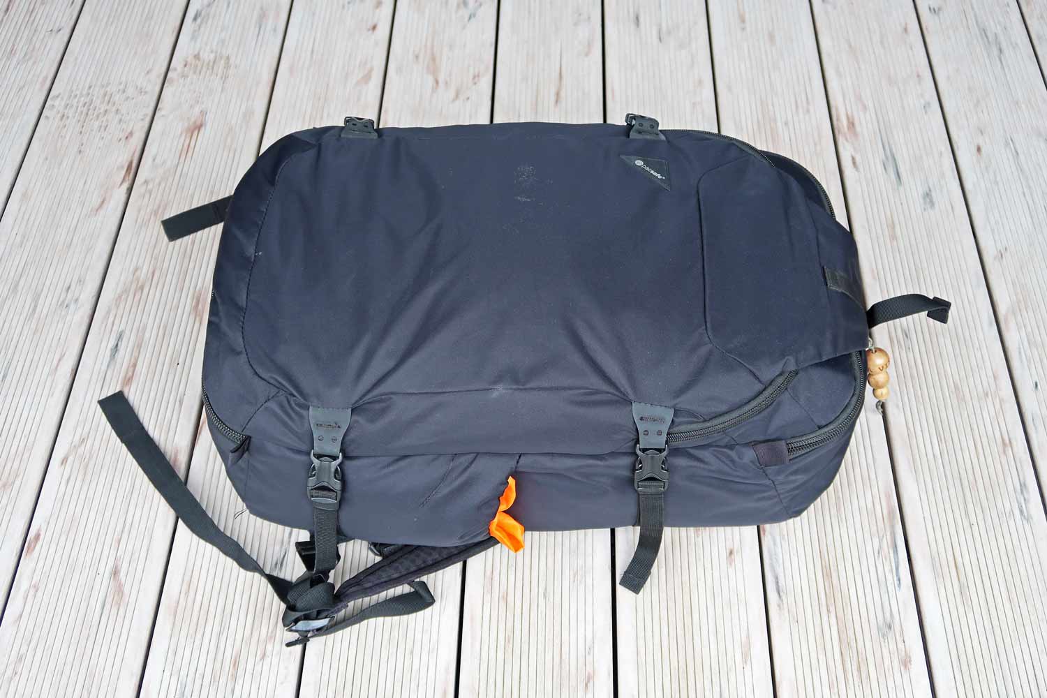 Handgepäcksrucksack Pacsafe Venturesafe EXP45 in schwarz