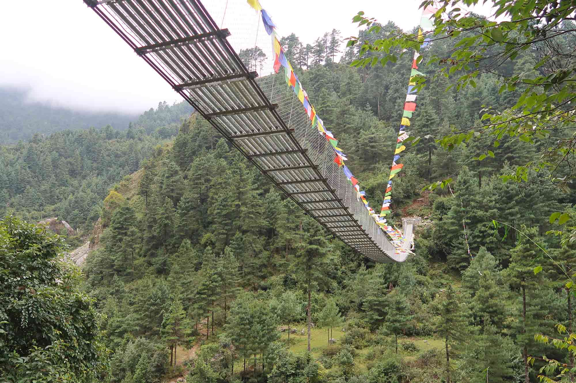 Hängebrücke vor Namche Bazaar- Everest Base Camp Trek - Likeontravel
