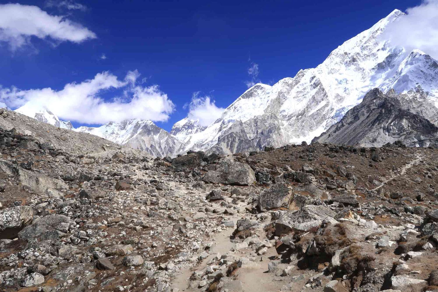 Lobuche Passe- Steinformation auf dem Everest Base Camp Trek - Likeontravel