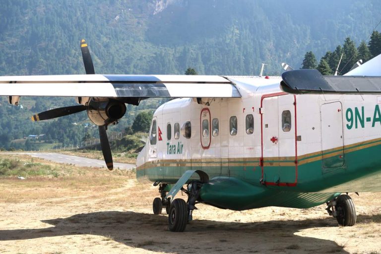 Das Flugzeug von Kathmandu nach Lukla - Likeontravel