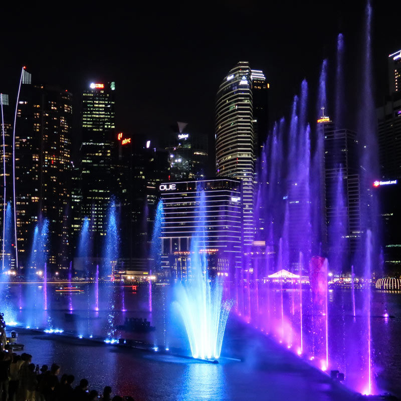 Fontänenshow in Singapur am Marina Bay Sands