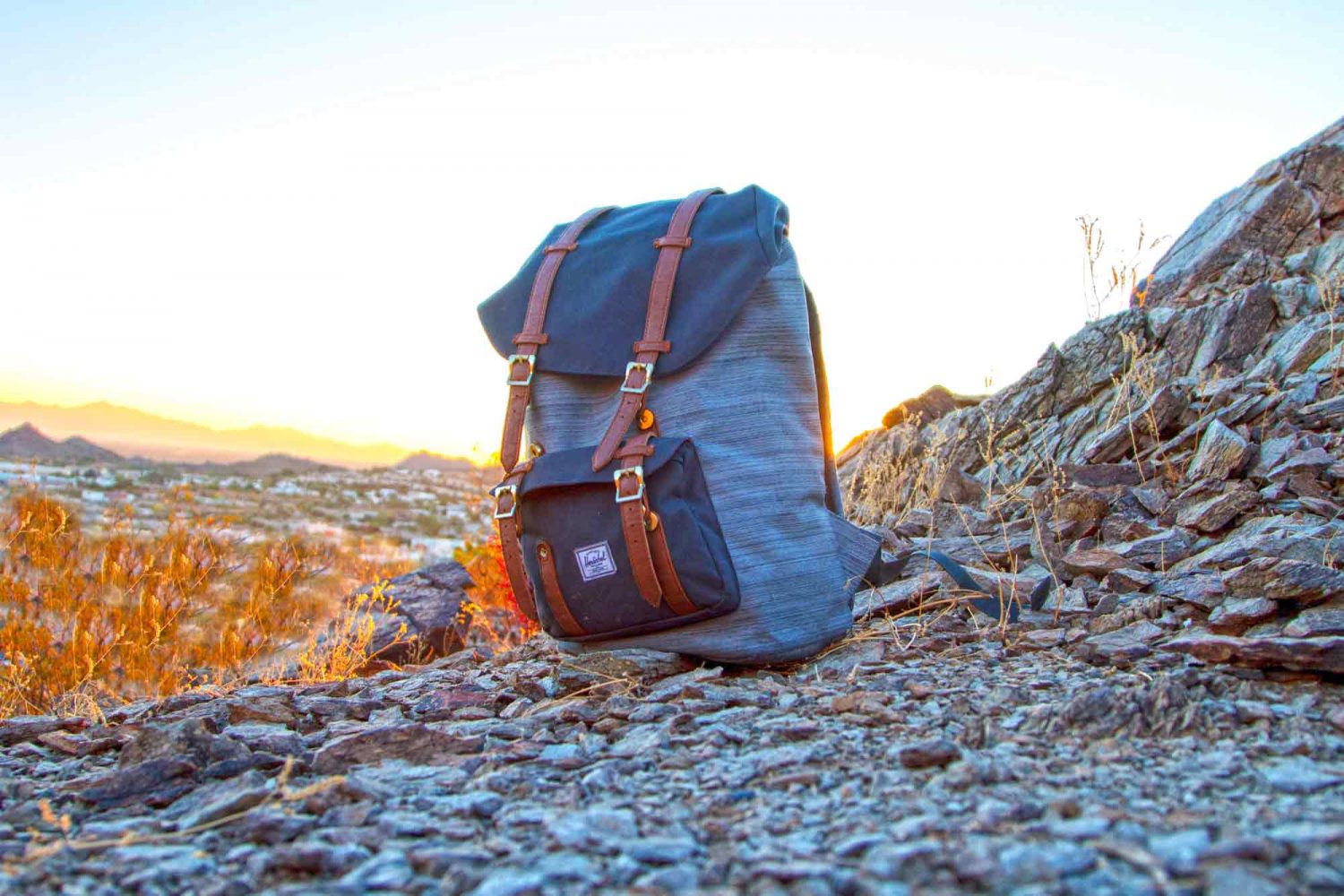 Rucksack in der Wildnis