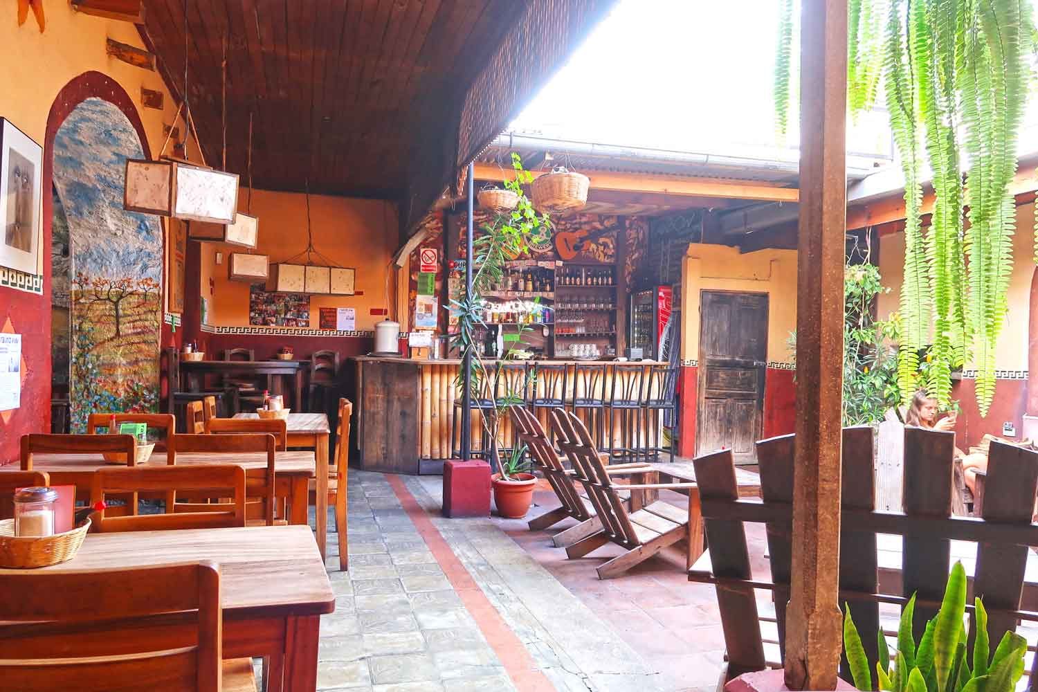 7 stylische Wifi Cafés in Antigua - Guatemala -Rainbow Cafe