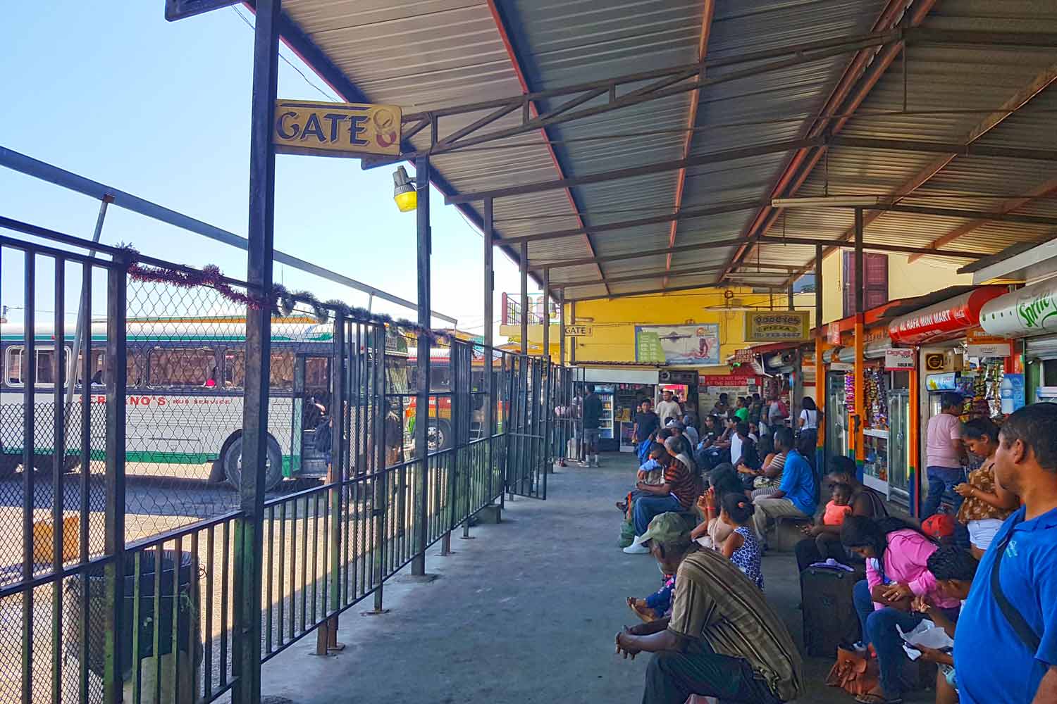 Belize nach Mexiko - Bus Terminal in Belize City