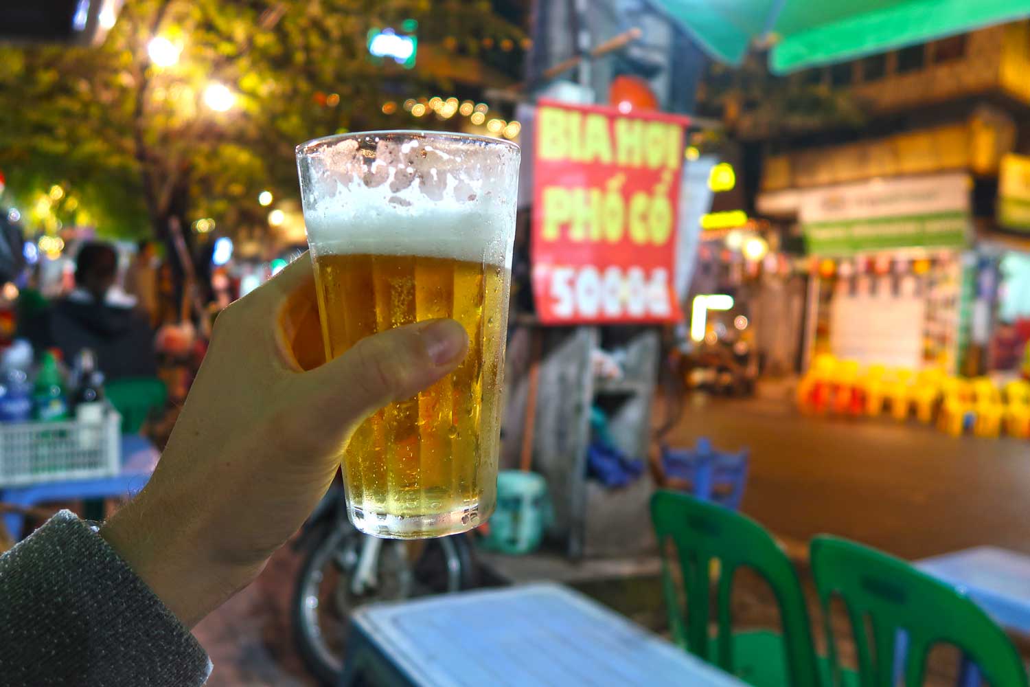 Hanoi Sehenswürdigkeiten - 10 Dinge, die du machen solltest - Bia Hoi auf der Barmeile