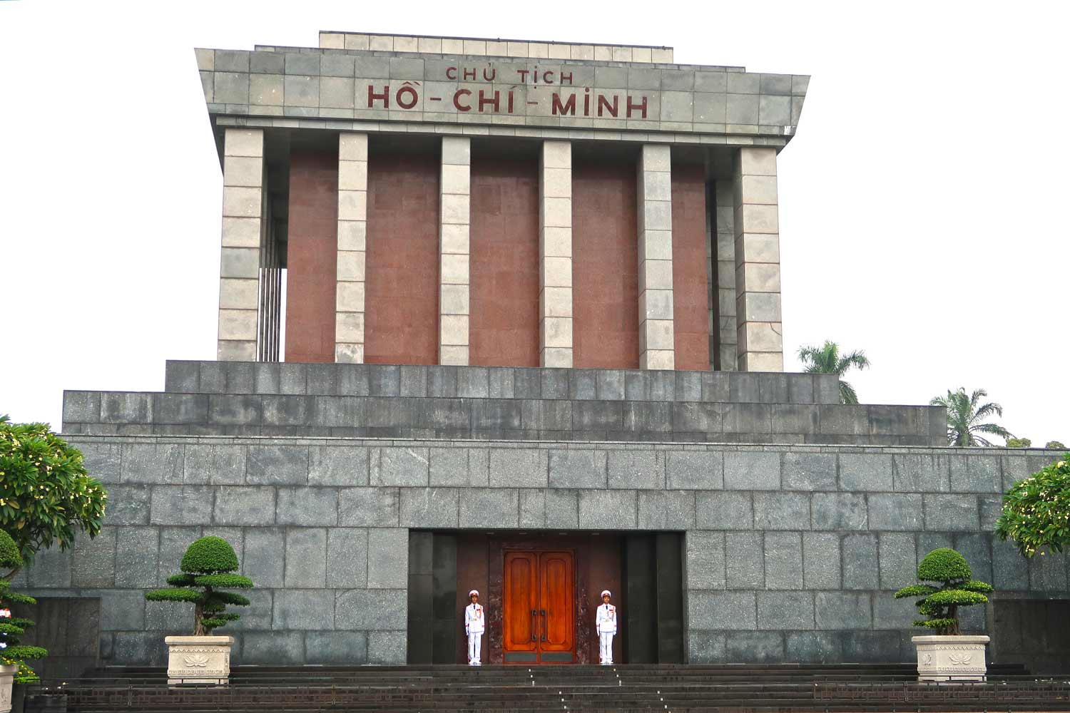 Hanoi Sehenswürdigkeiten - 10 Dinge, die du machen solltest - Ho-Chi-Minh-Mausoleum