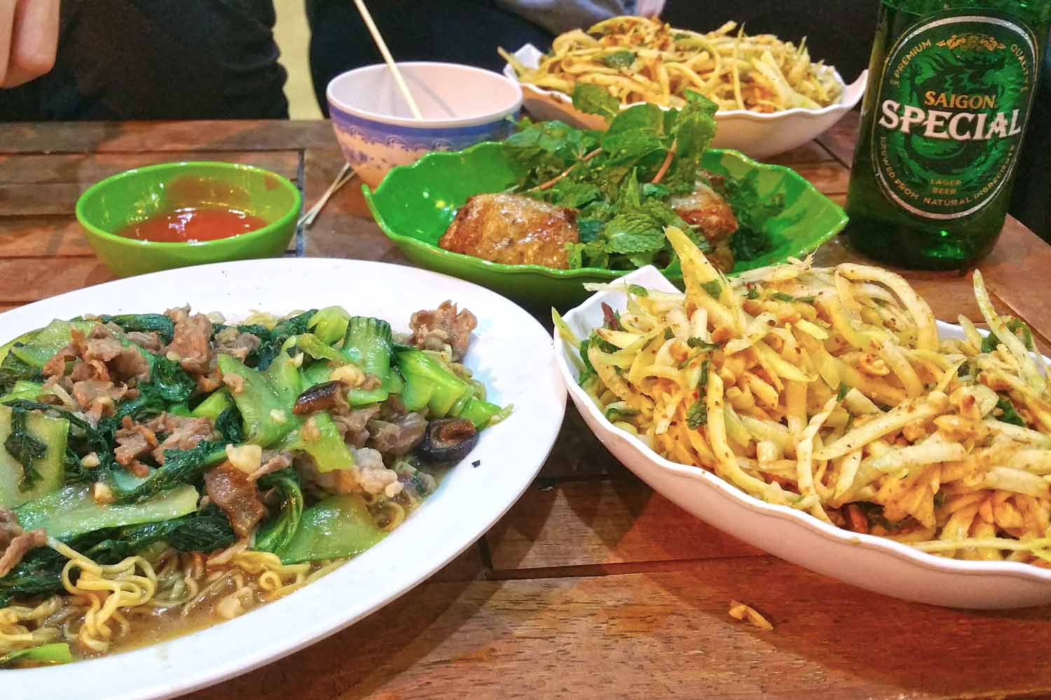 Hanoi Sehenswürdigkeiten - 10 Dinge, die du machen solltest - Streetfood in Hanoi