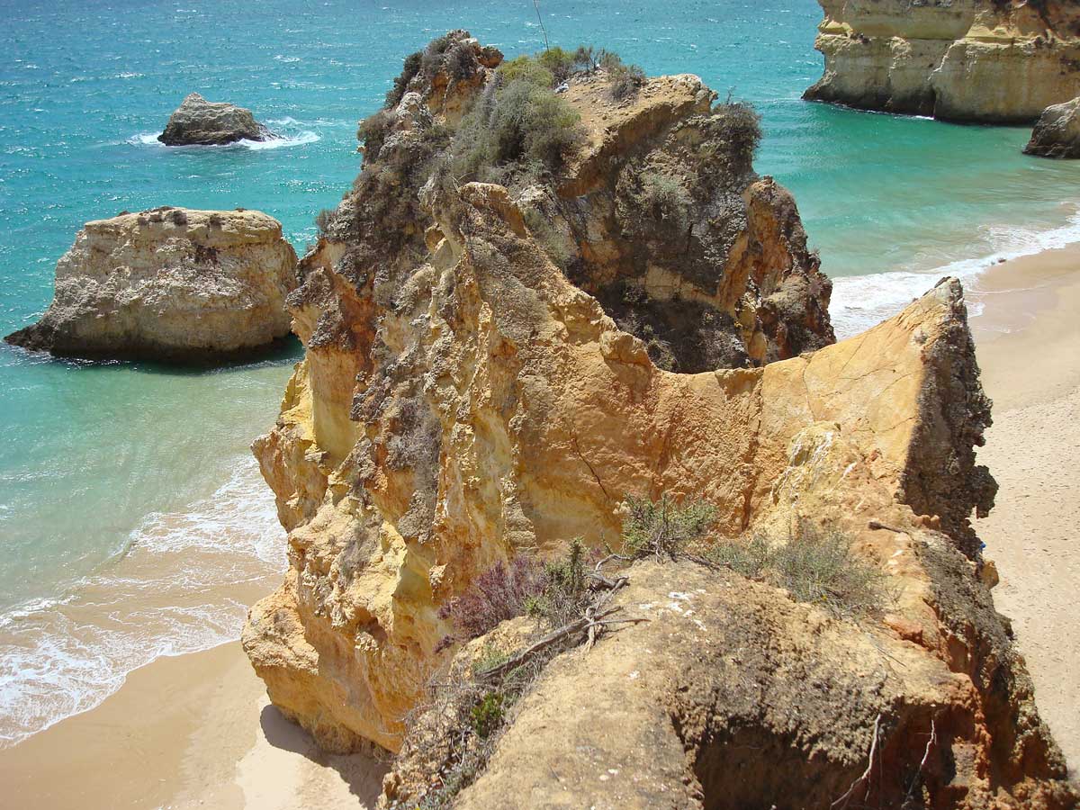 Strandurlaub Portugal - 13 geniale Spots, die du kennen musst! #portugal #europa #algarve #bestenstrände #schönstestrände #beachhopping #reisezeit #spots #tipps #reiseblog