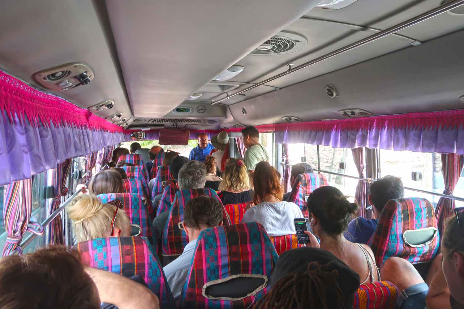 Tikal Guide - Die große Maya Stätte in Guatemala - Shuttle Bus