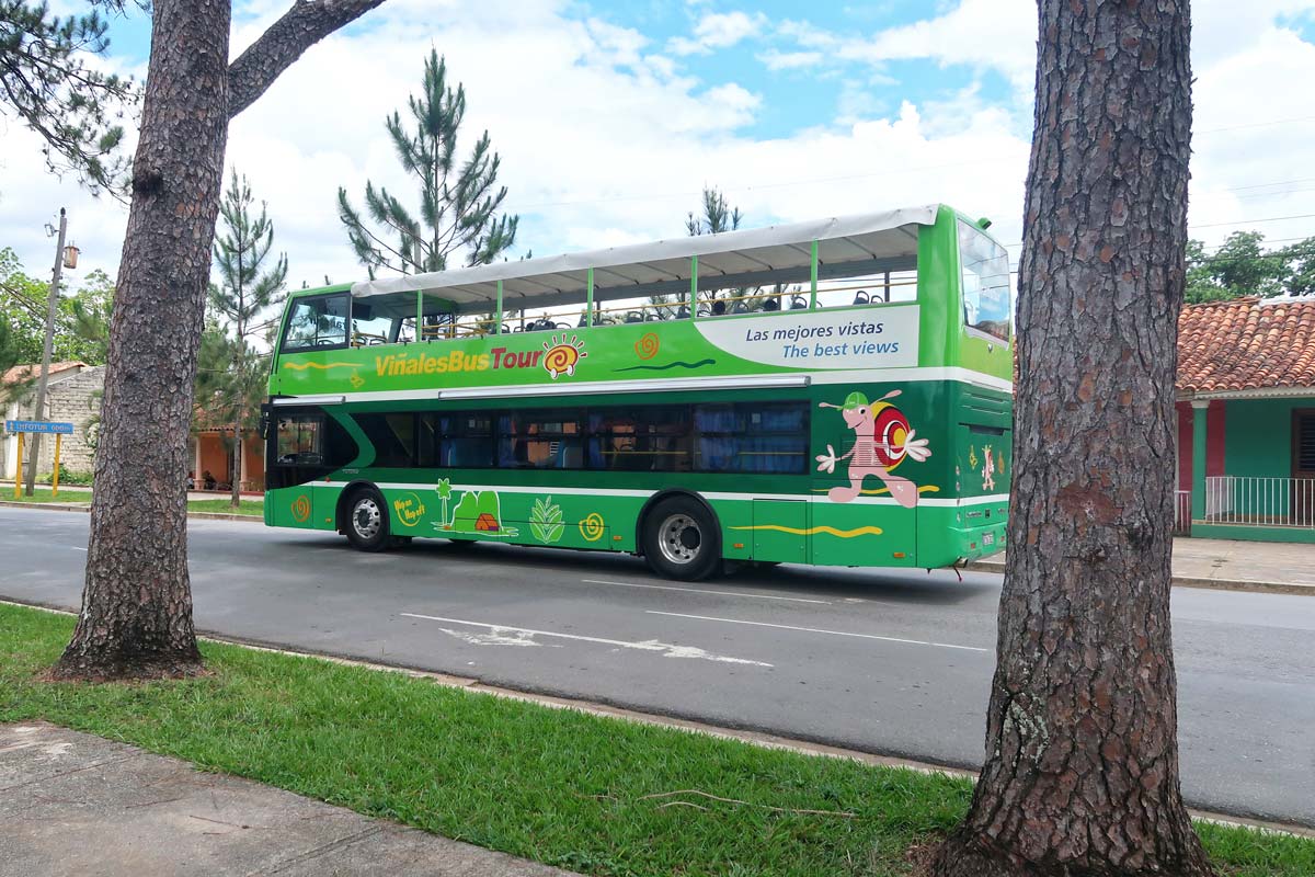 Der Hop-on-Hop-off-Bus in Vinales Kuba