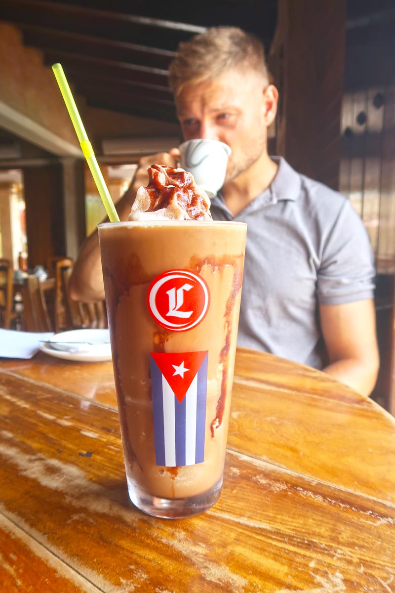 Eiskaffee im 3J Tapas Bar in Kuba
